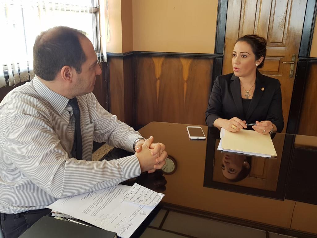 Tomás Martínez, Presidente Ejecutivo del INVU junto a Karine Niño, Diputada de Liberación Nacional..