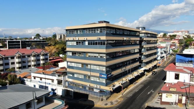 edificio invu en medio de barrio Amon vista panorámica..