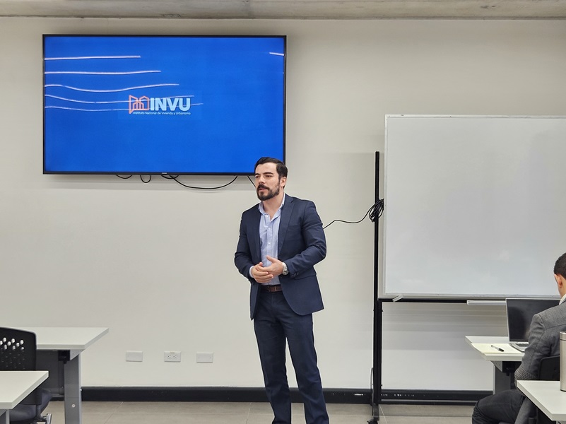 El evento, en el que participaron personas de gobiernos locales contó con una ponencia por parte del jefe de la Unidad de Asesoría y Capacitación, Delio Antonio Robles,
